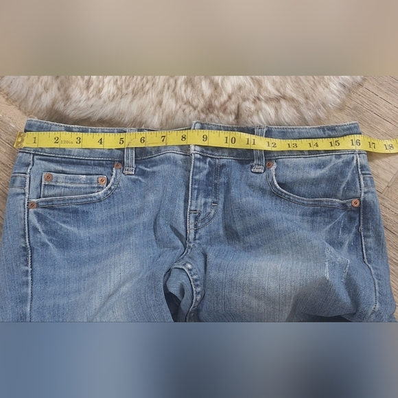 #1583 American Eagle Blue Denim Distressed Shorts/ Capris Sz. 8 - Picture 6 of 6